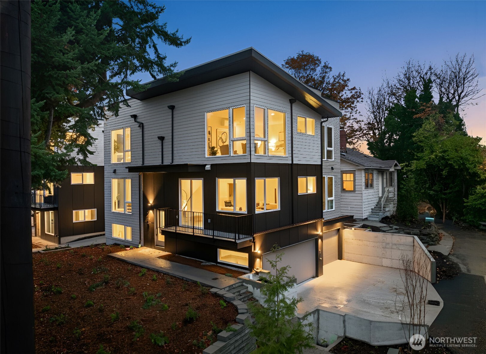 2103 Sw Genesee Street Property Photo 1