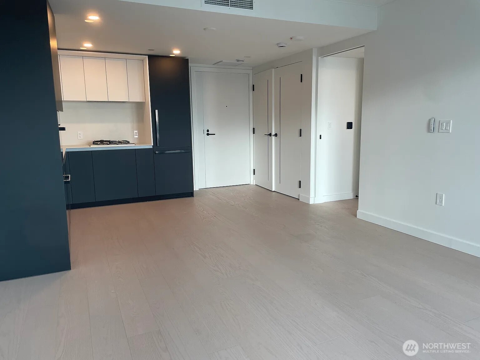300 Virginia Street 2210 Property Photo 4