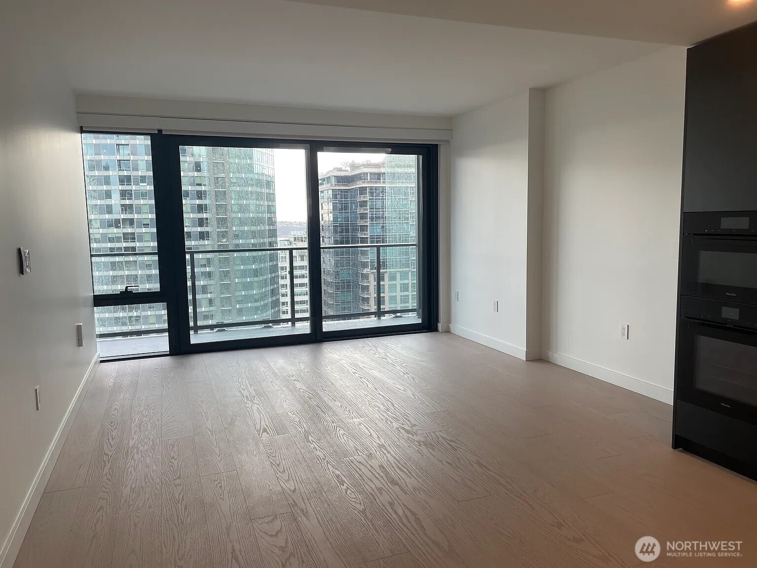 300 Virginia Street 2210 Property Photo 9