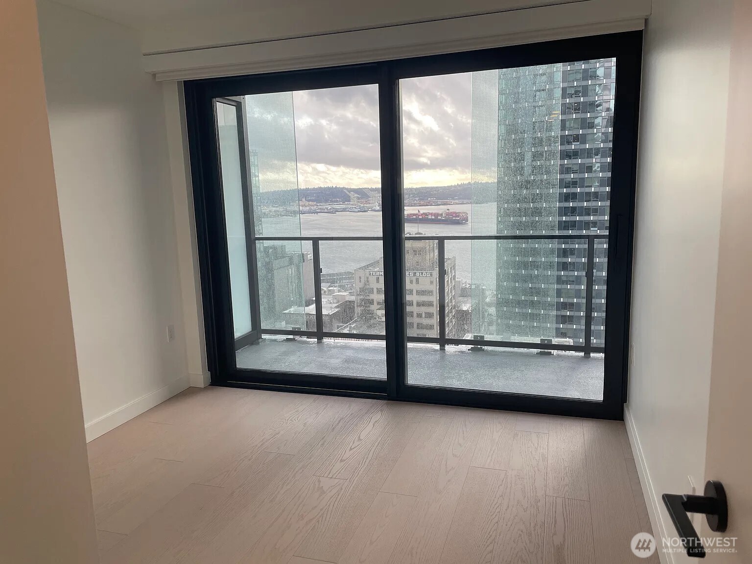 300 Virginia Street 2210 Property Photo 11