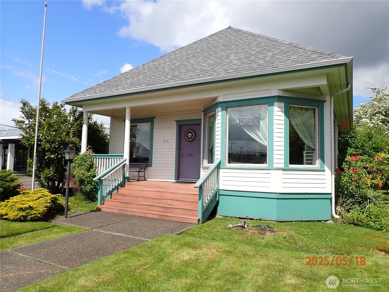 214 W 1st Street Property Photo 2