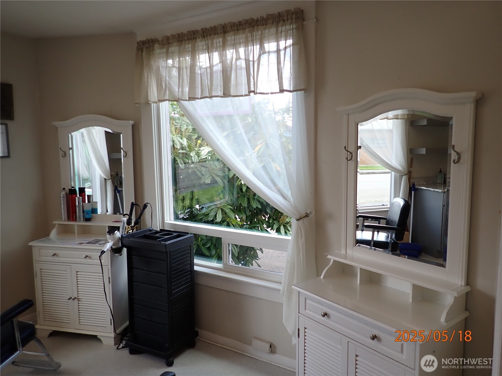 214 W 1st Street Property Photo 6