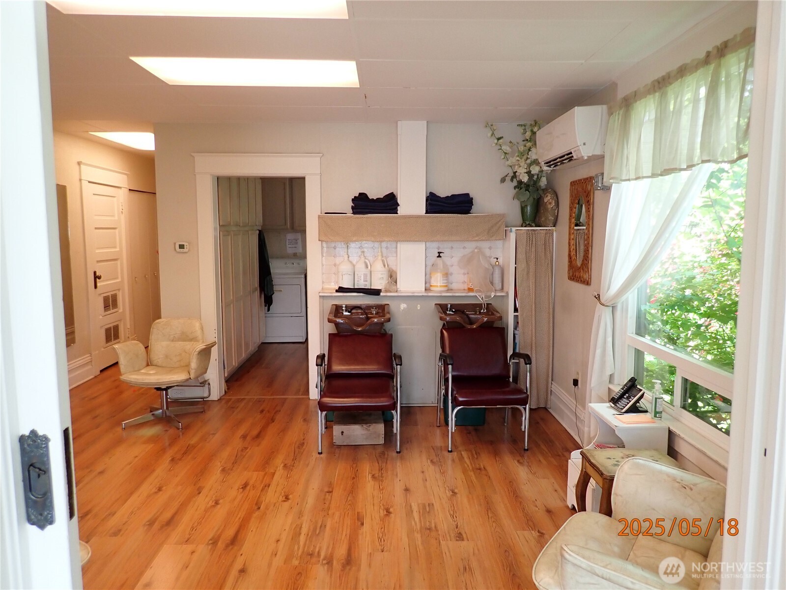 214 W 1st Street Property Photo 10