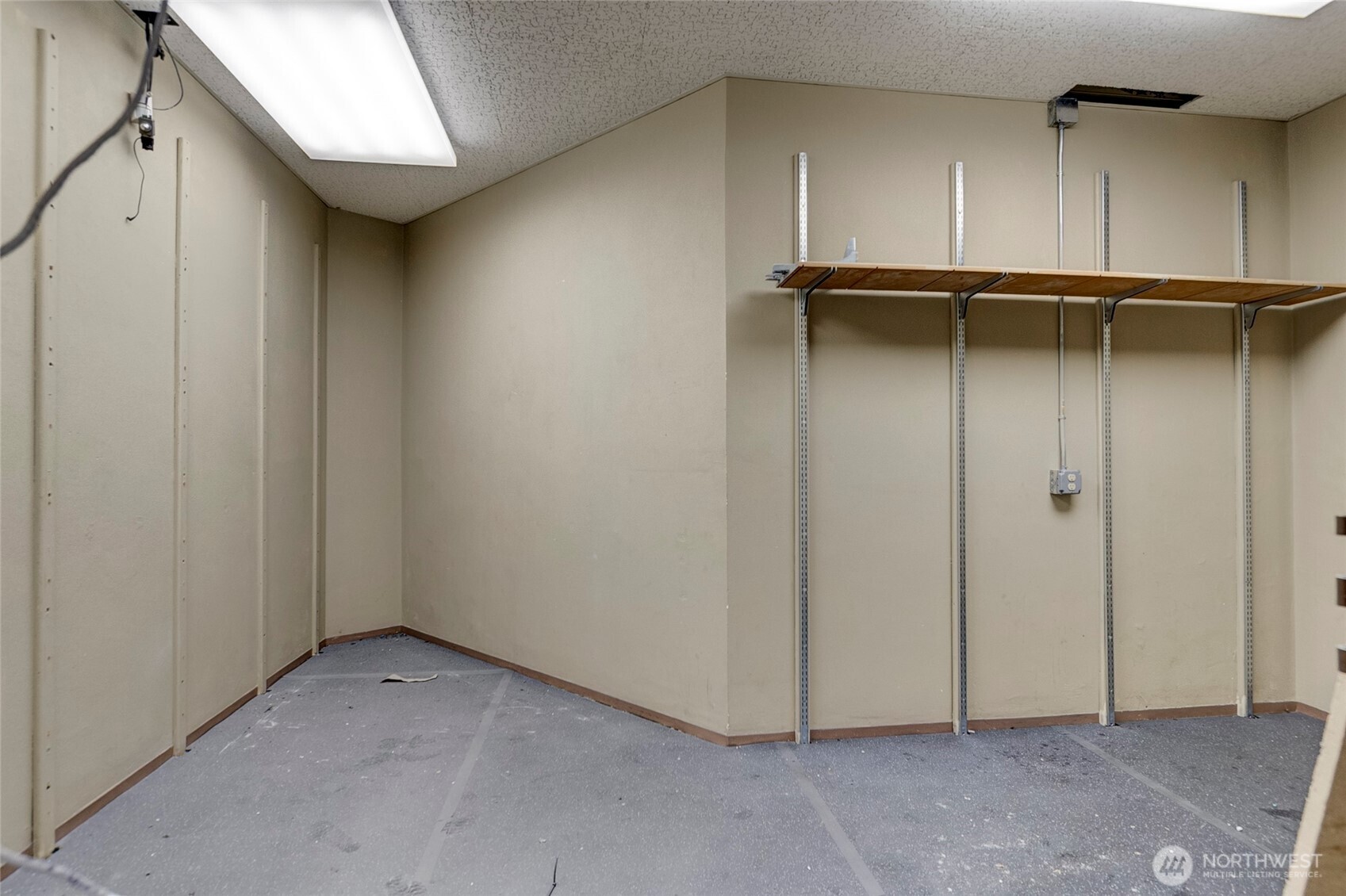 275 Se Pioneer Way 100 Property Photo 18