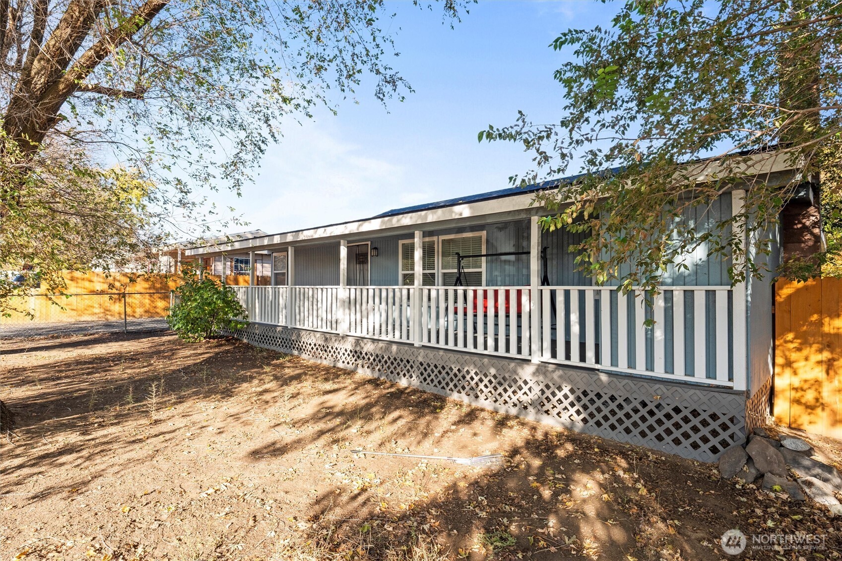 238 6th Ave SE Property Photo 1