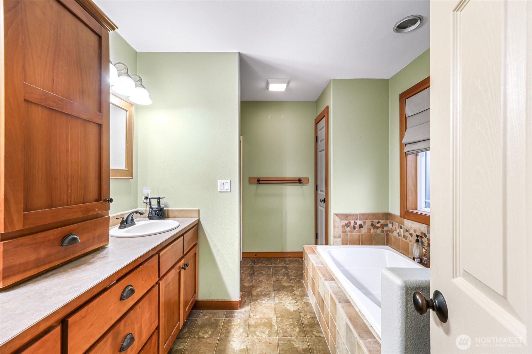 1660 Eastwood Way Property Photo 19