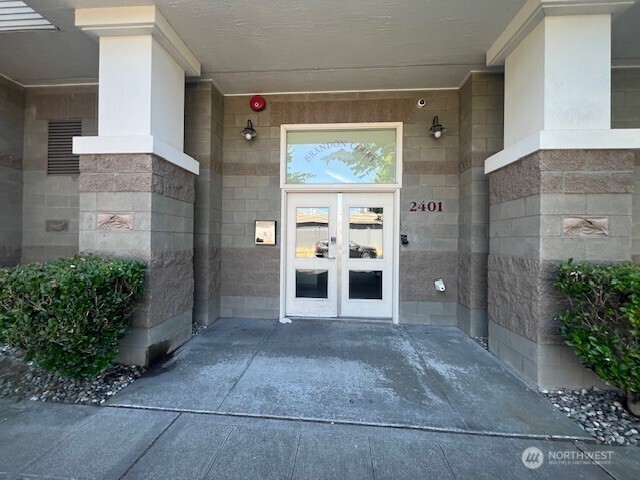 2401 Sw Brandon Street 202 Property Photo 1