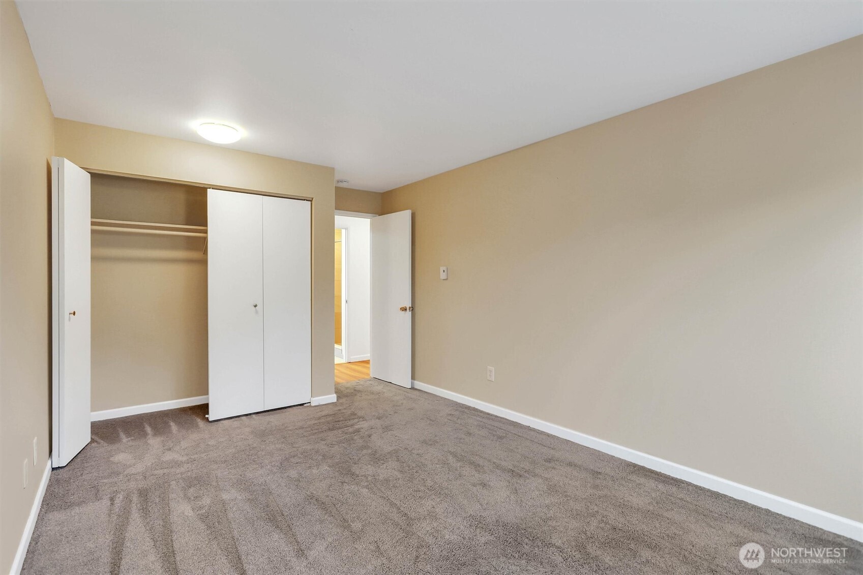 19414 Aurora Avenue 107 Property Photo 24