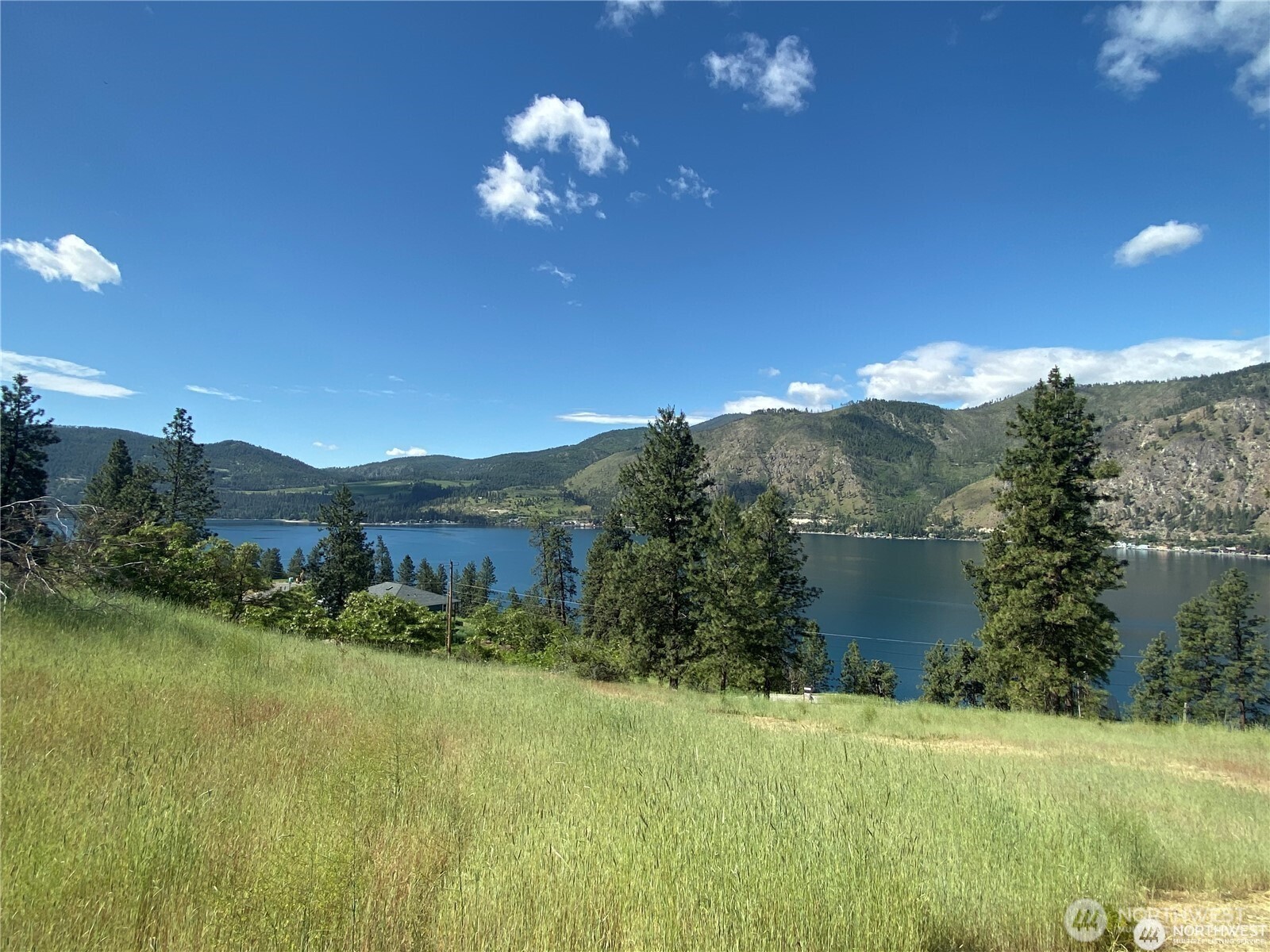 2524 Lakeshore Drive Property Photo 2