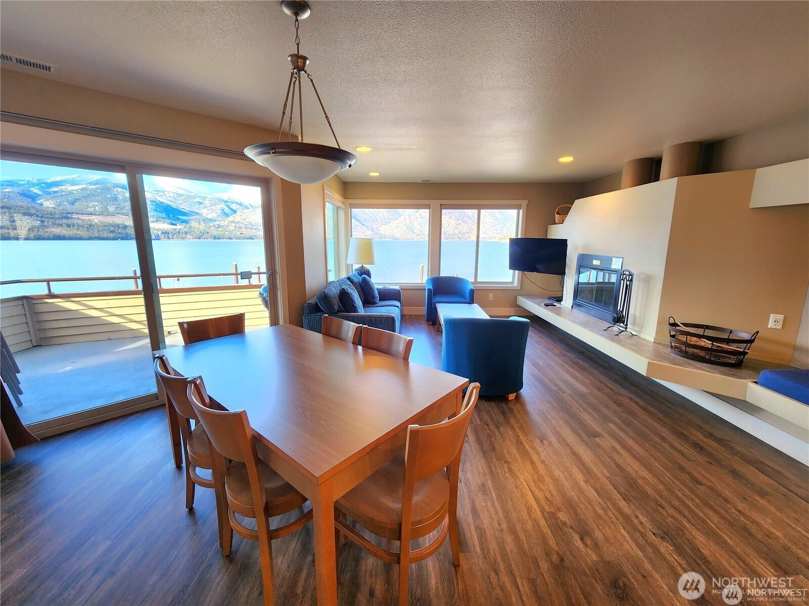 1 Lakeside 719-m Property Photo 5