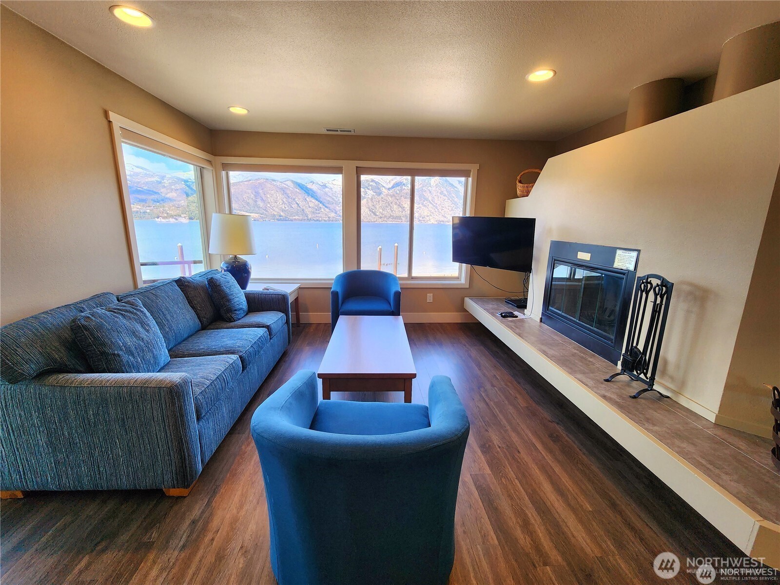 1 Lakeside 719-m Property Photo 7
