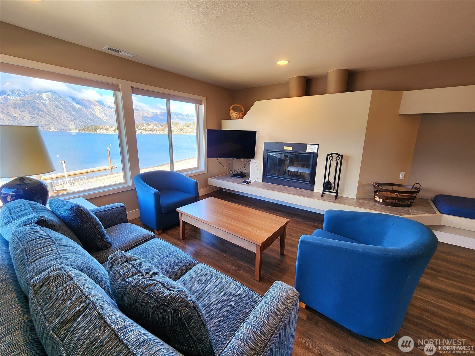 1 Lakeside 719-m Property Photo 11