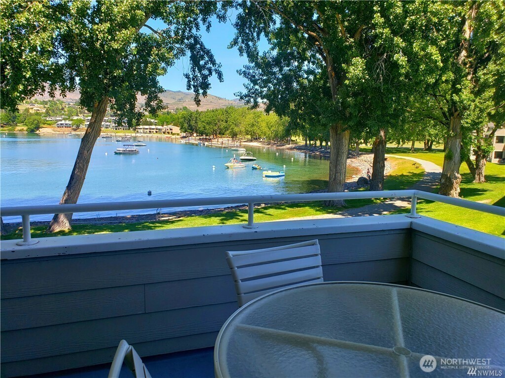 1 Beach 581-A Property Photo 1