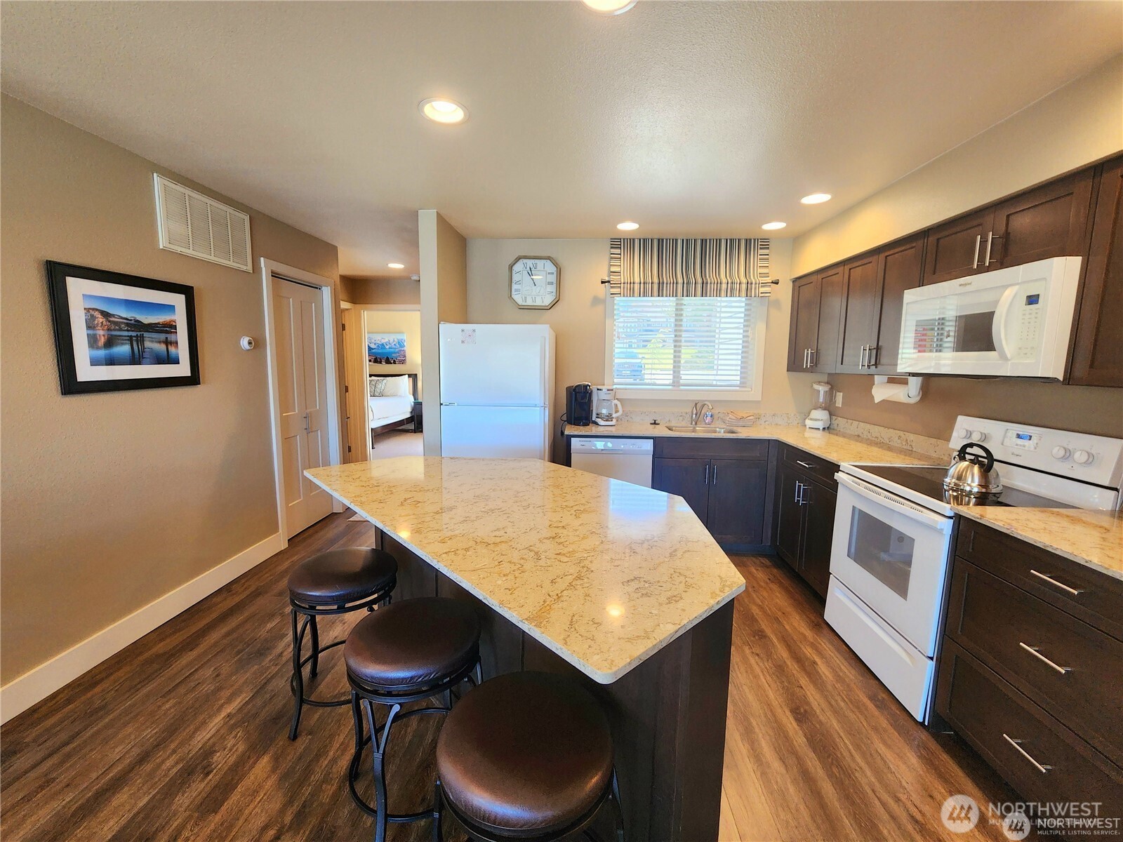 1 Beach 581-a Property Photo 9