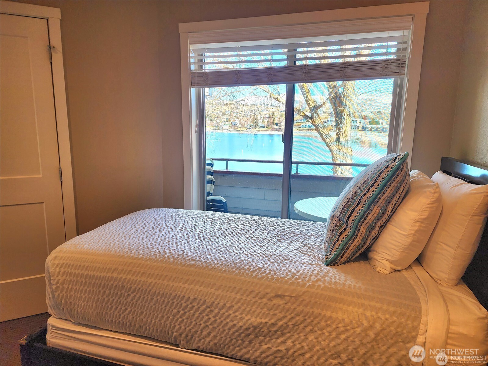 1 Beach 581-a Property Photo 14