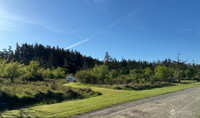 16 Airport Perimeter Way Property Photo 1