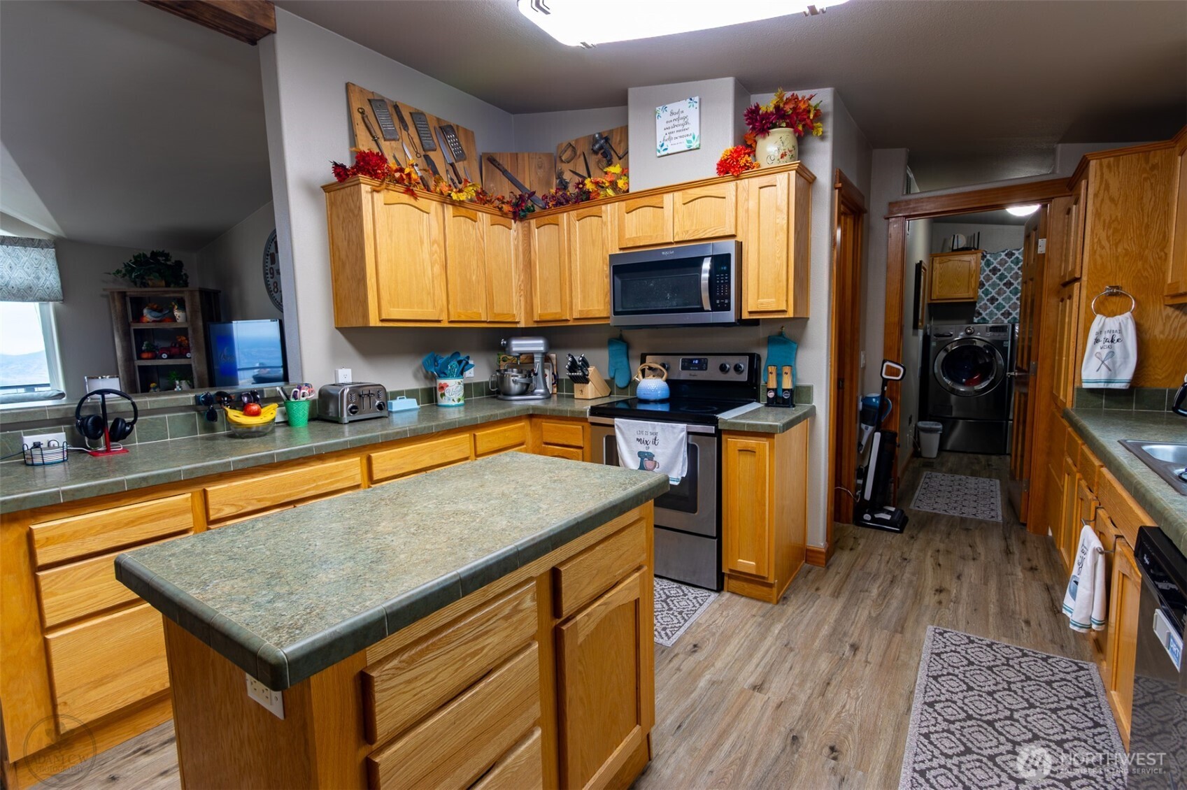 182 Point Drive Property Photo 7