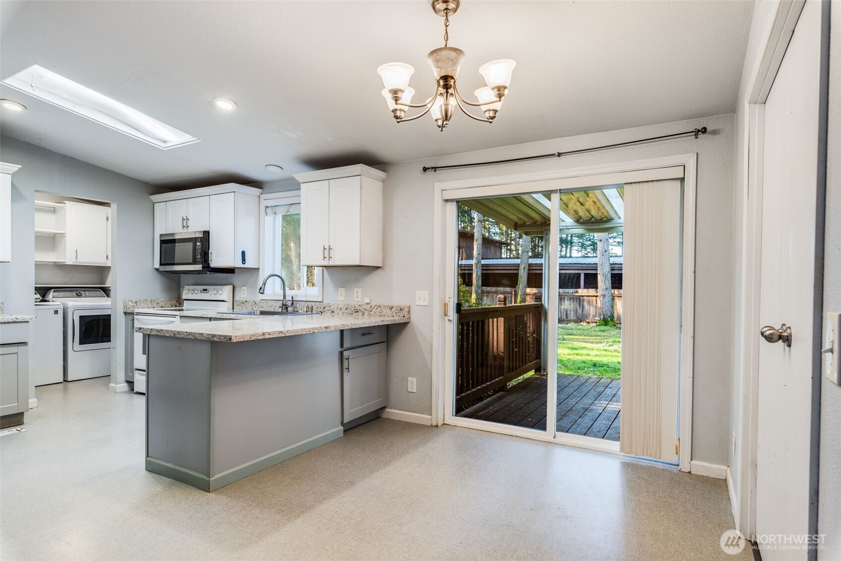 16016 11th Avenue Property Photo 8