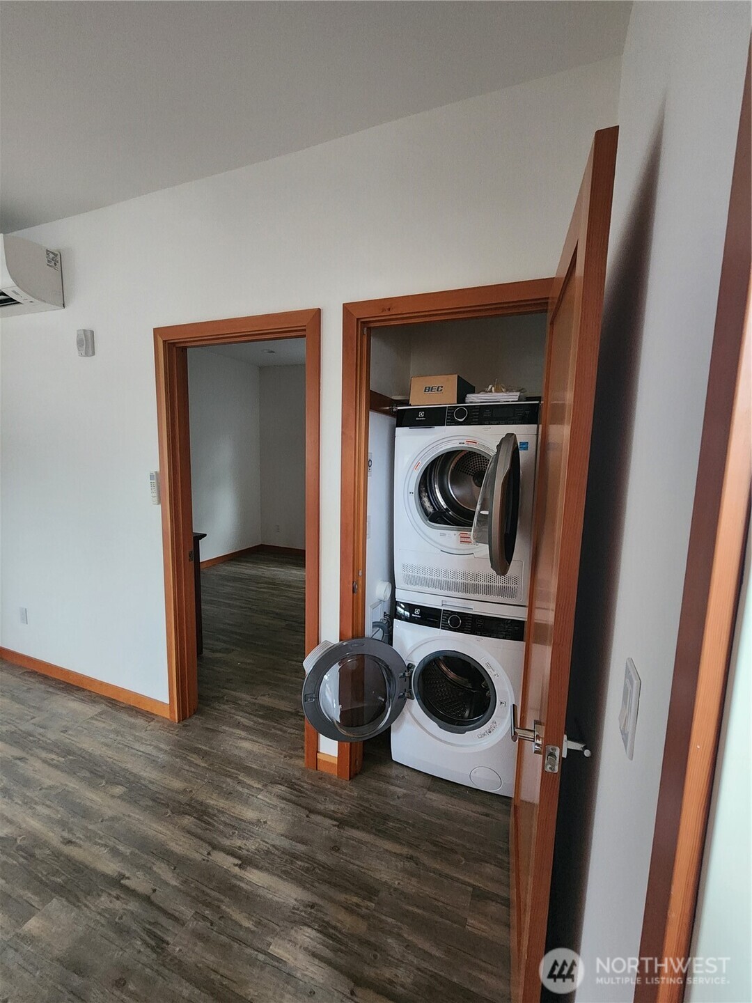 452 Pine Street Property Photo 6