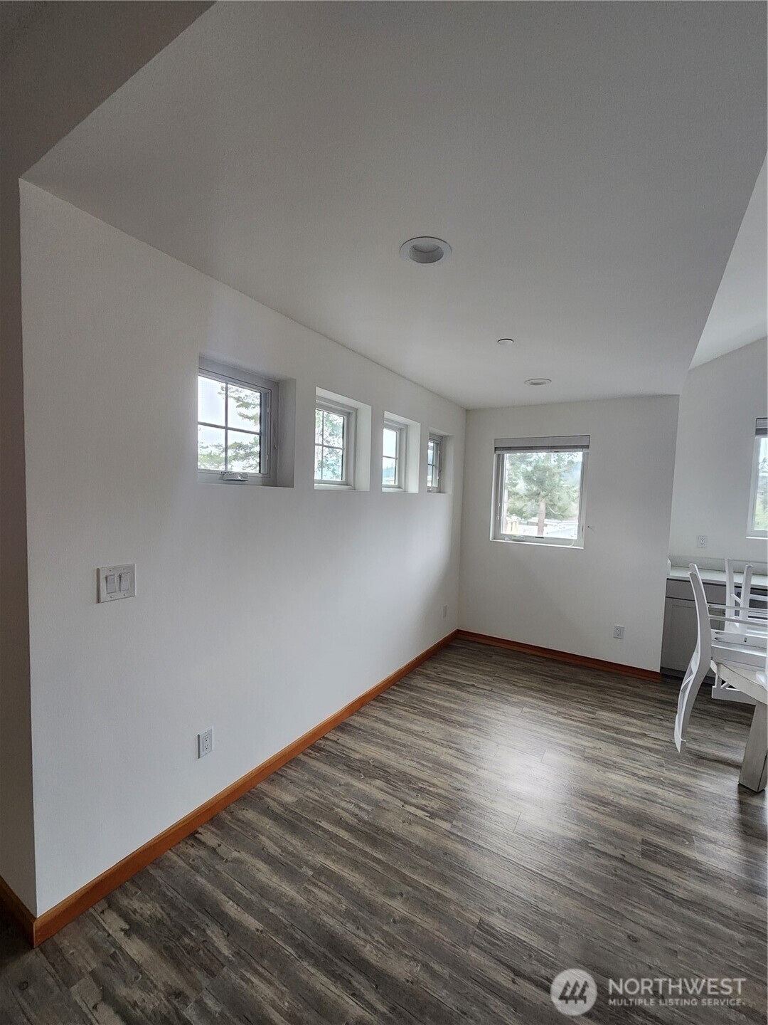 452 Pine Street Property Photo 7