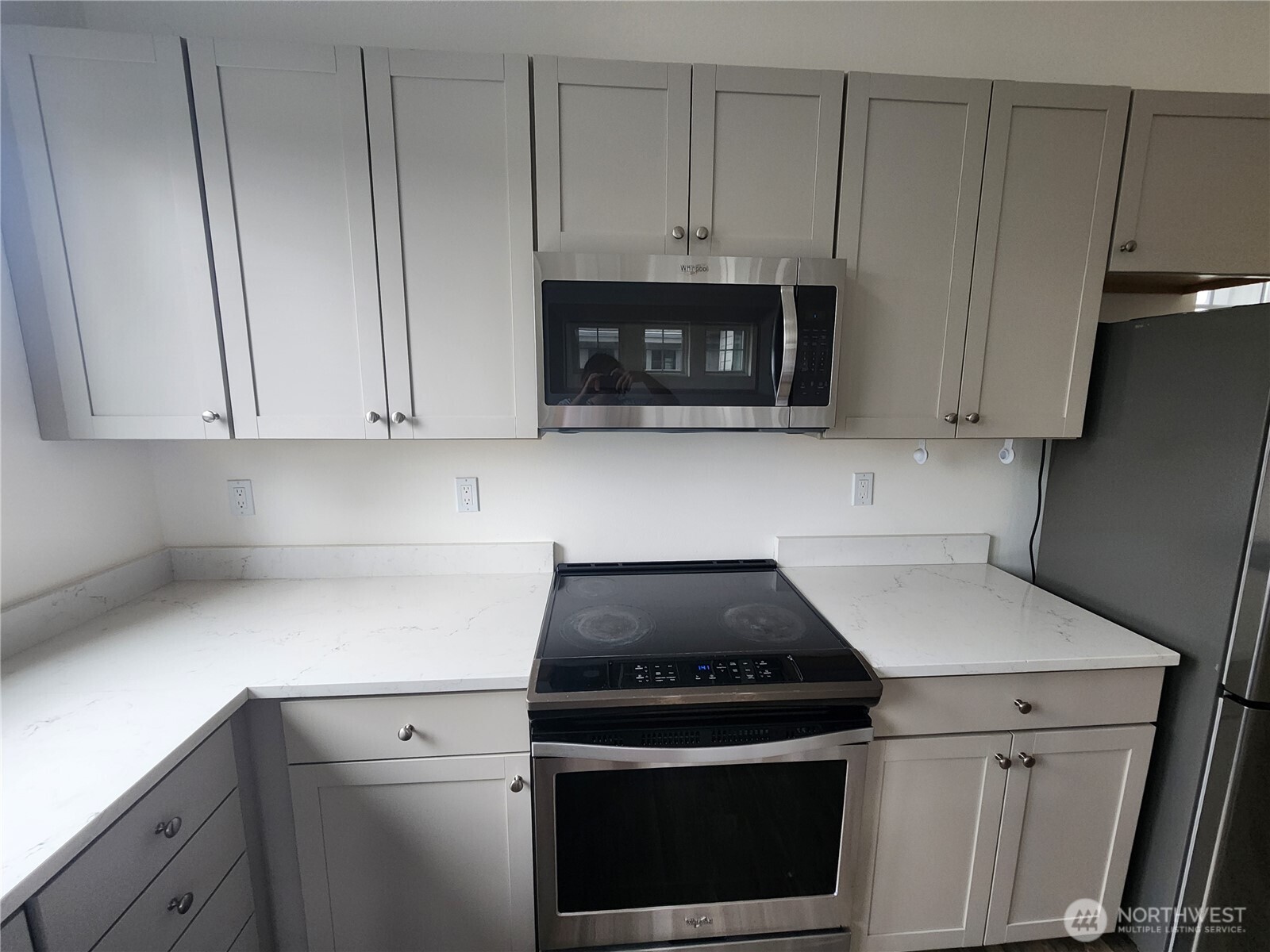 452 Pine Street Property Photo 9