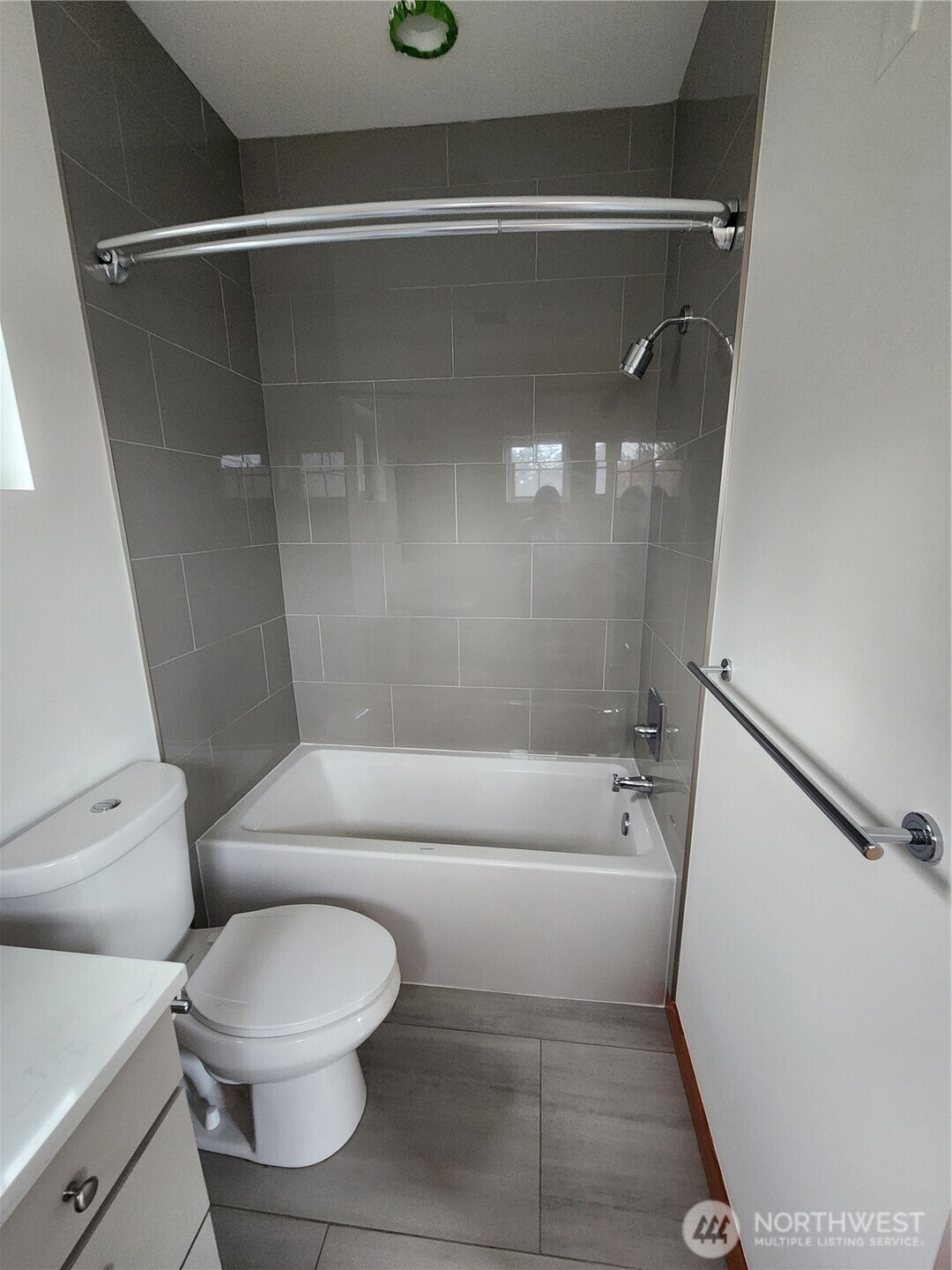452 Pine Street Property Photo 22