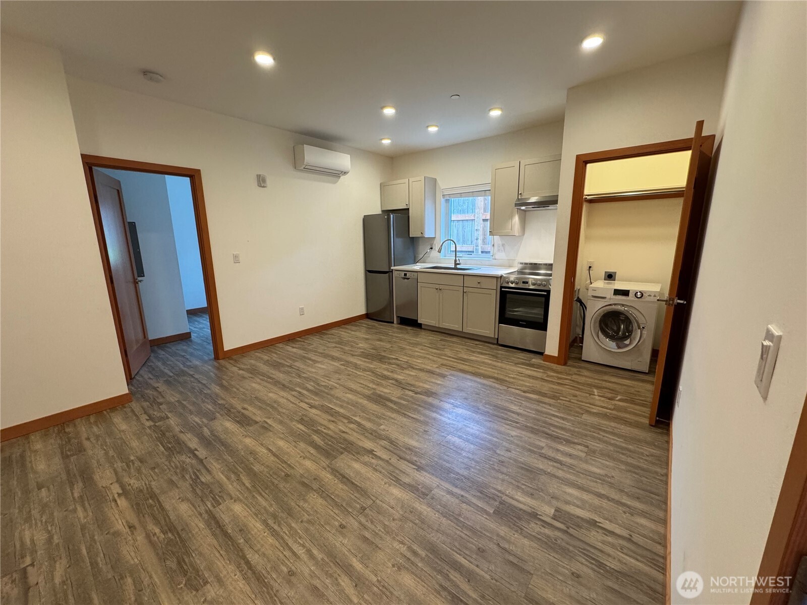 452 Pine Street Property Photo 24