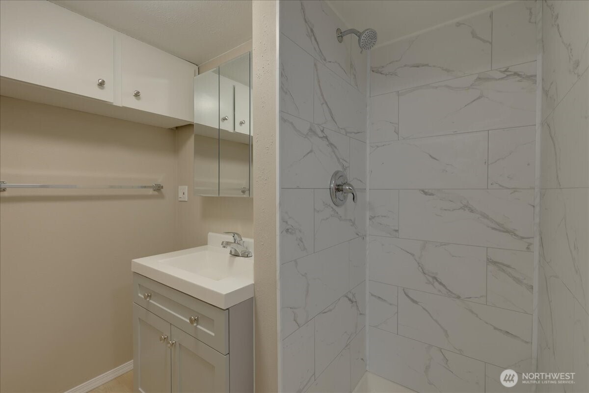 150 Hardie Avenue 1-6 Property Photo 14