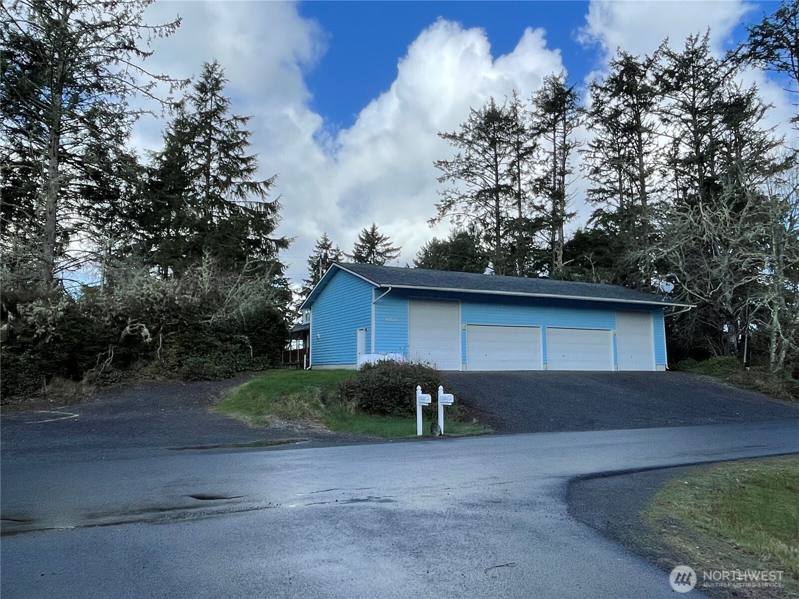 653 Sunset Avenue Property Photo 2