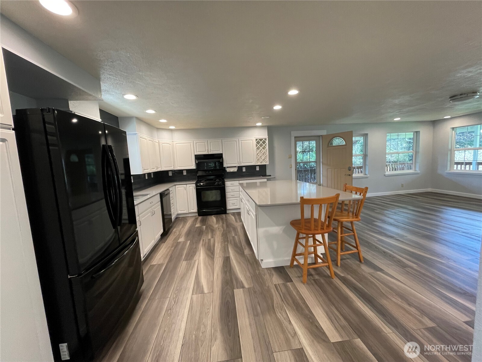 653 Sunset Avenue Property Photo 9