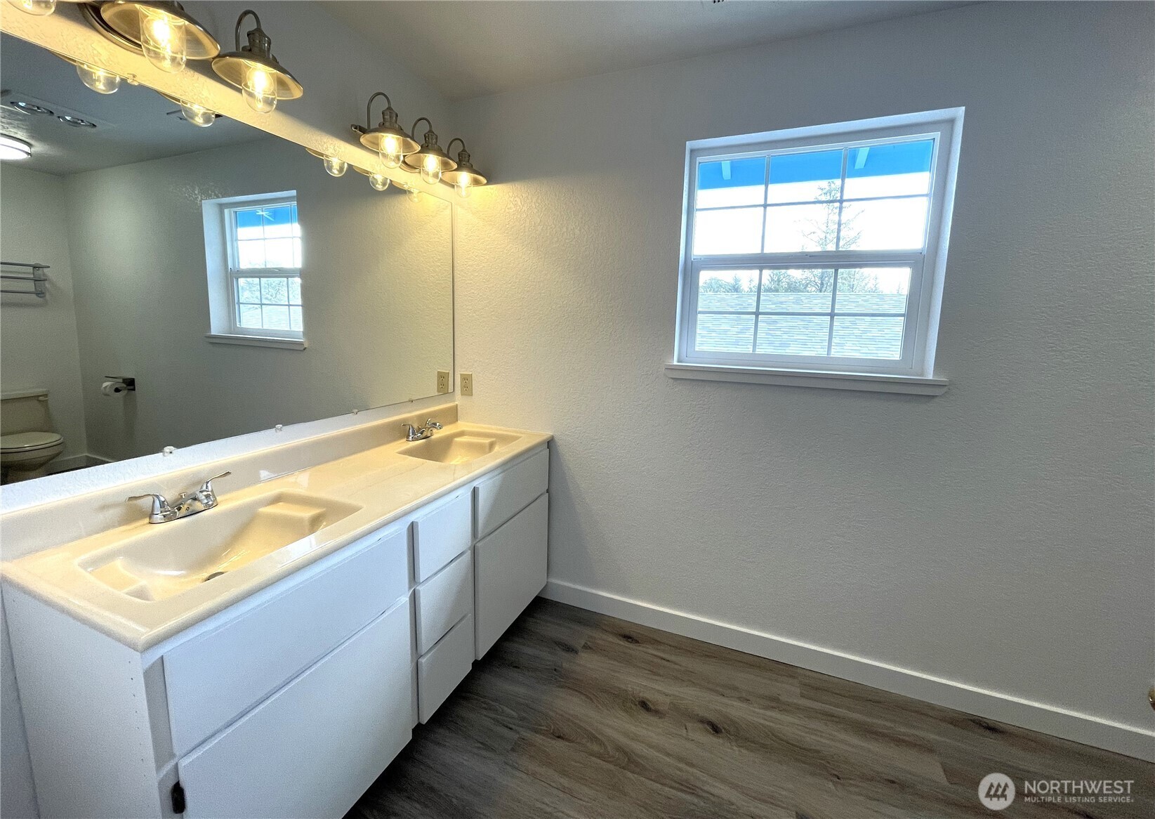 653 Sunset Avenue Property Photo 22