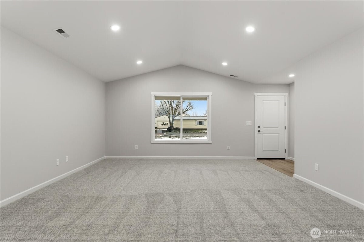 34 Simpson Street Property Photo 9
