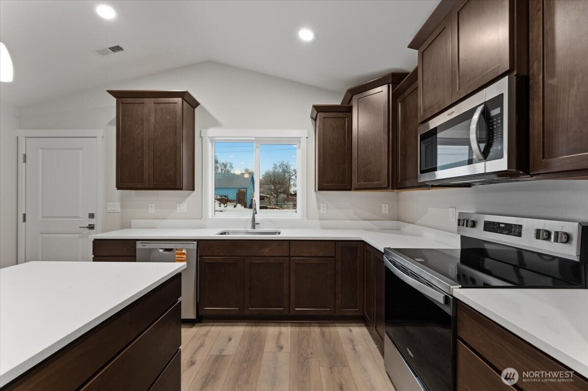 34 Simpson Street Property Photo 14