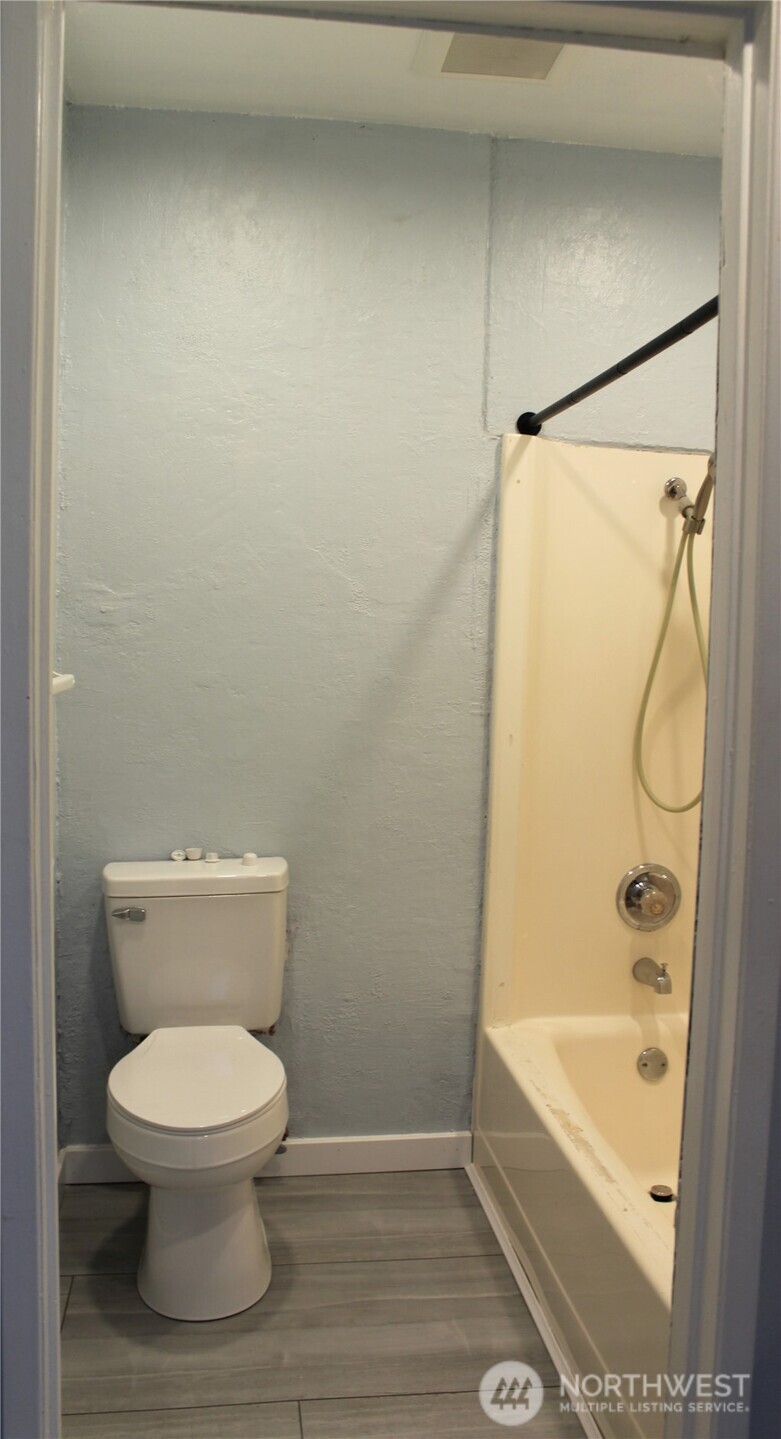 2735 Michigan Street Property Photo 7