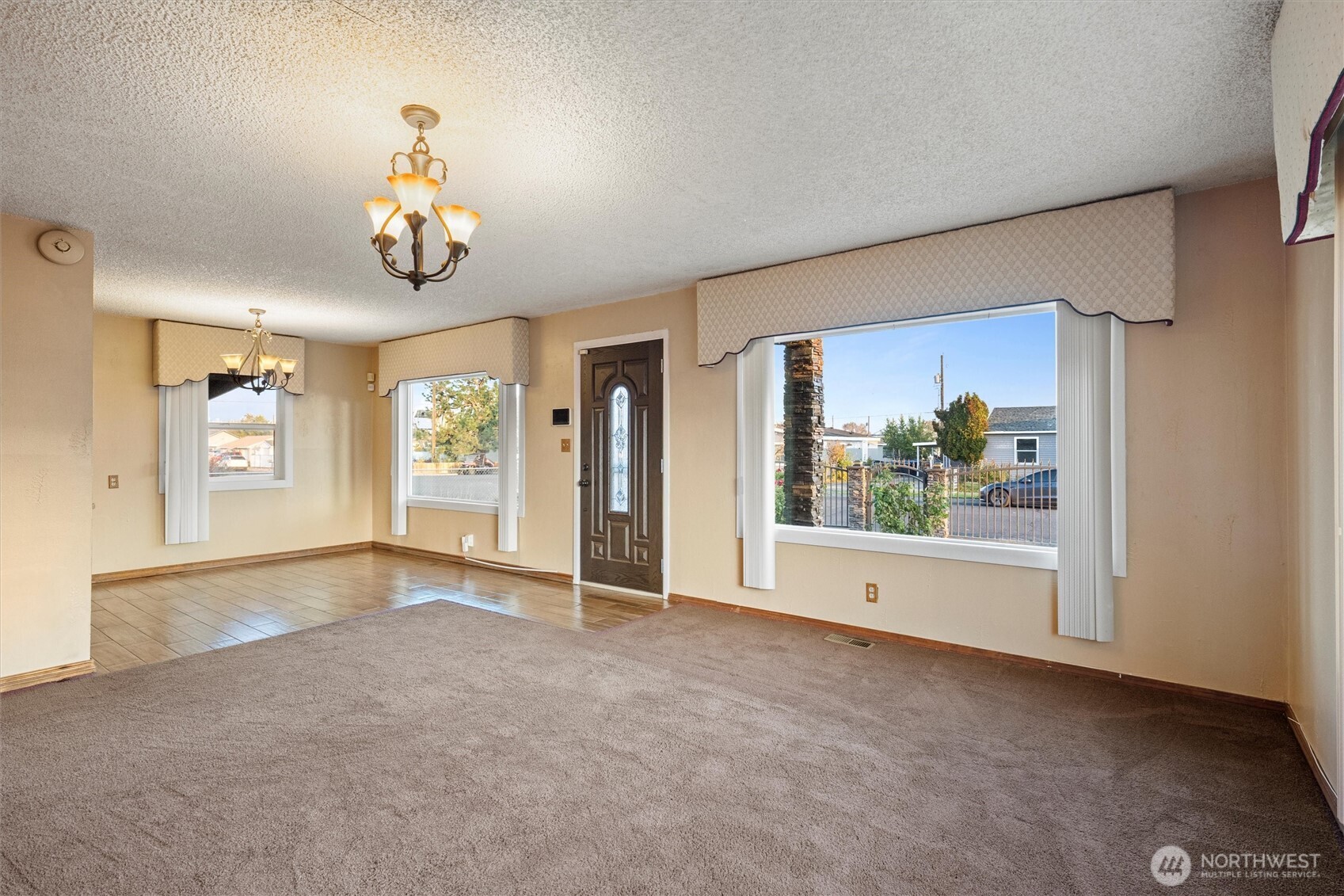 2208 W Spruce Property Photo 6