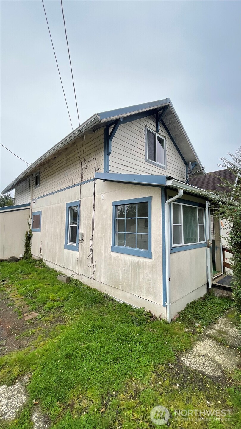 506 W Huntley Street Property Photo 4