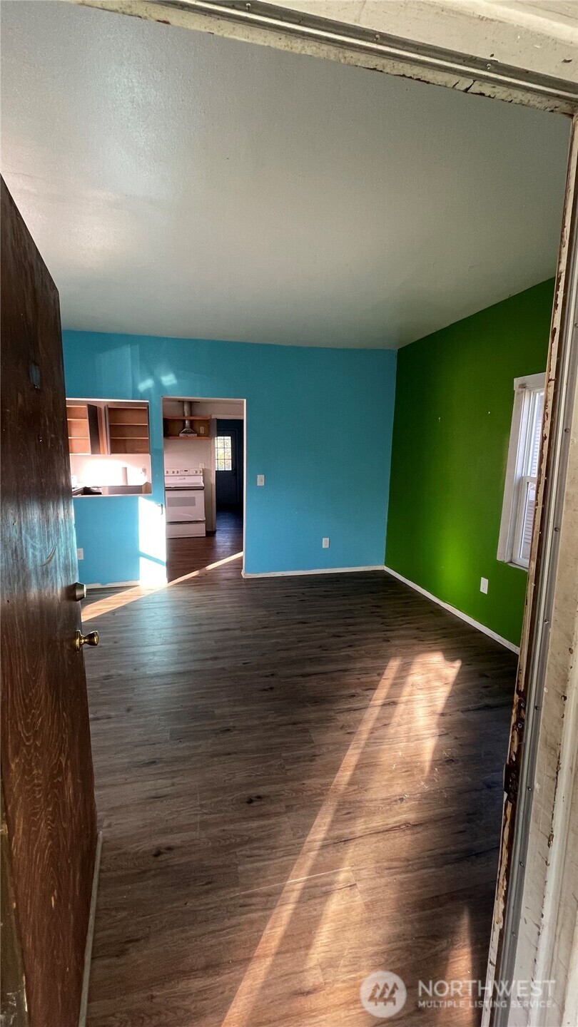 506 W Huntley Street Property Photo 11