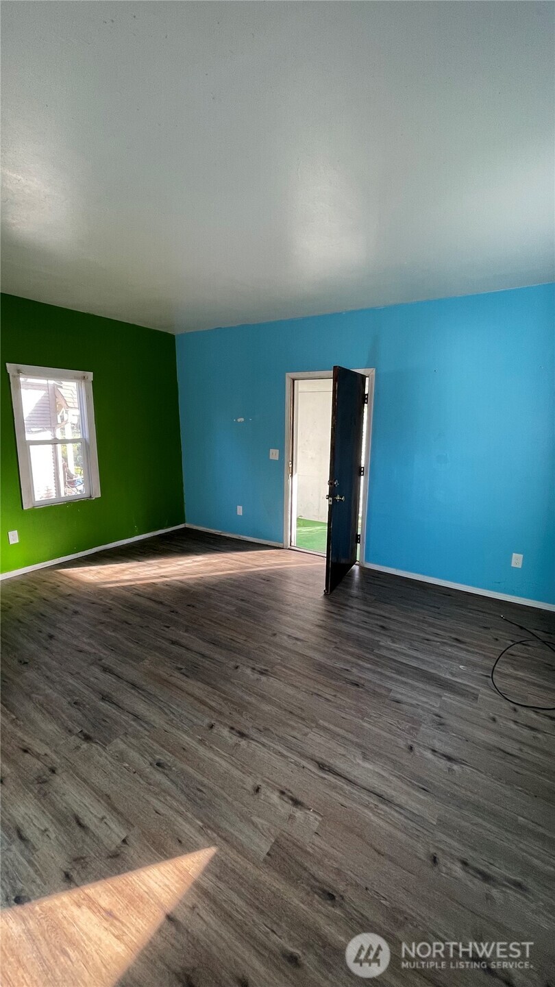 506 W Huntley Street Property Photo 12