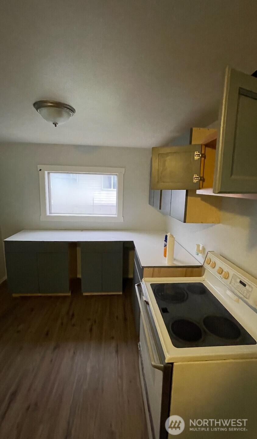 506 W Huntley Street Property Photo 13