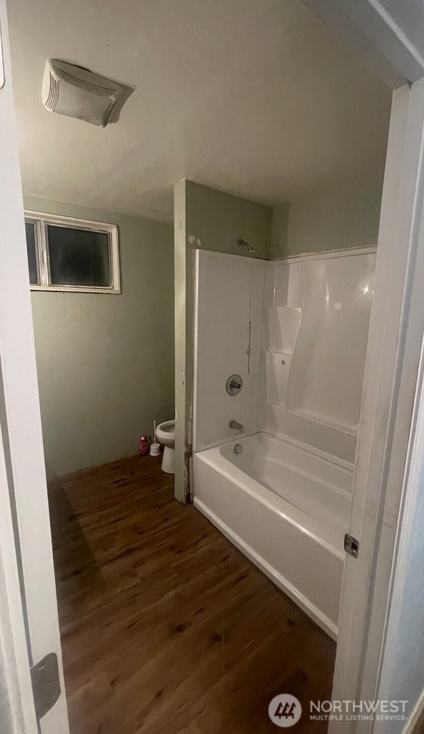 506 W Huntley Street Property Photo 14