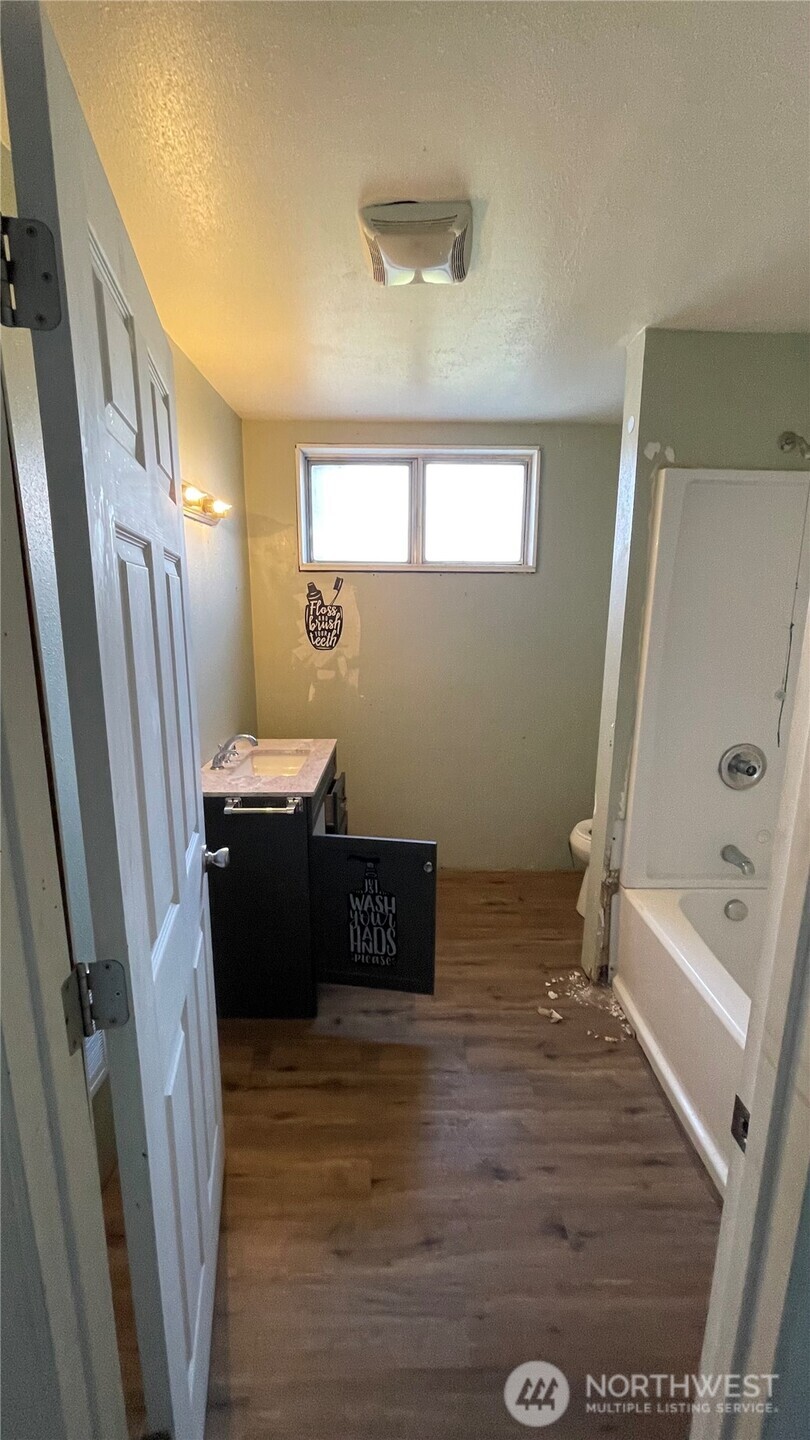 506 W Huntley Street Property Photo 15