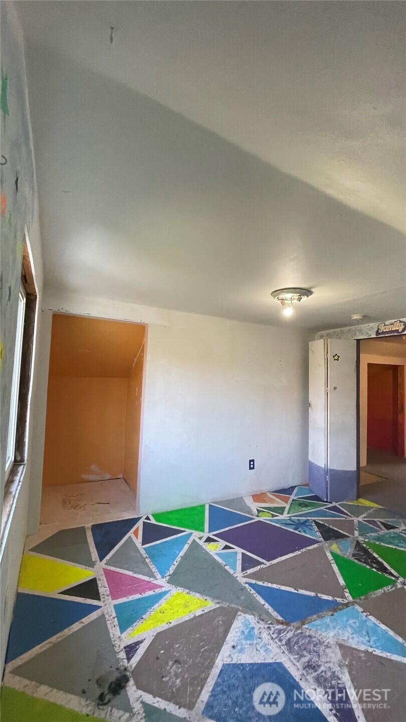 506 W Huntley Street Property Photo 21