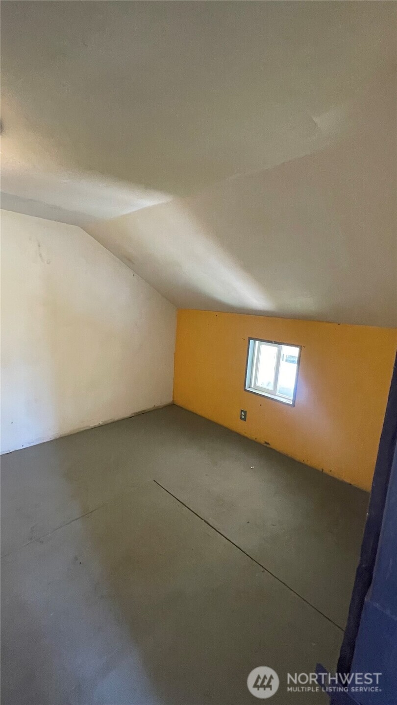 506 W Huntley Street Property Photo 22