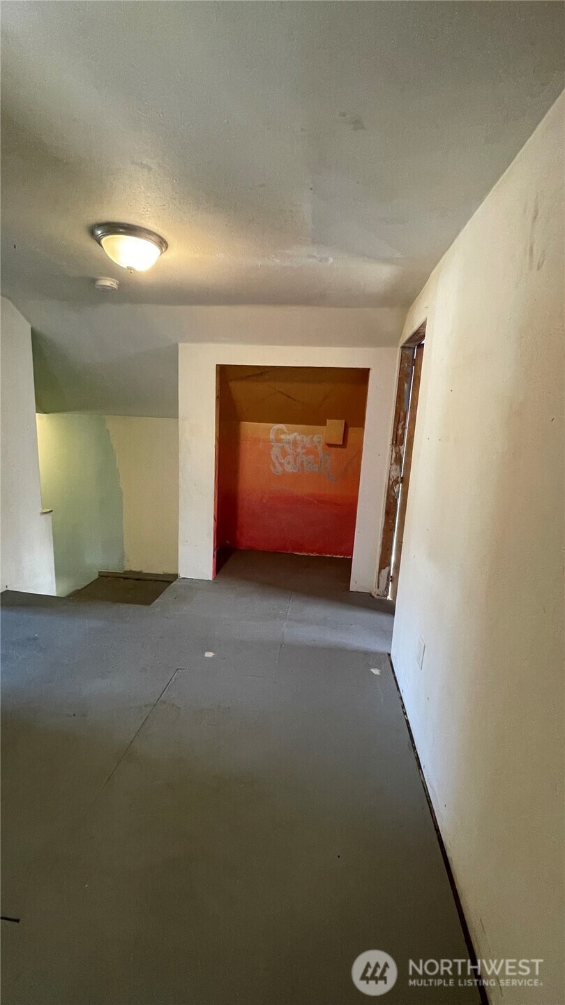 506 W Huntley Street Property Photo 24