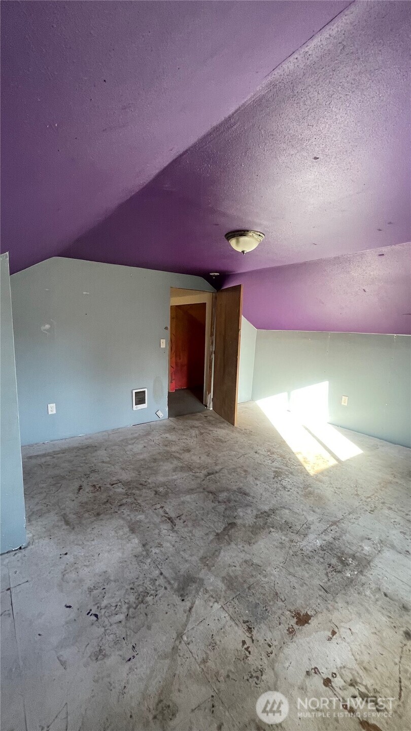 506 W Huntley Street Property Photo 25
