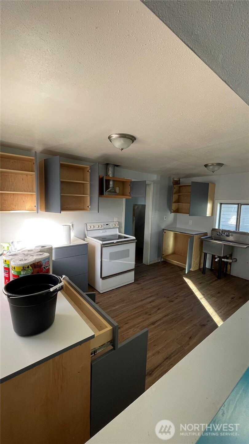 506 W Huntley Street Property Photo 26