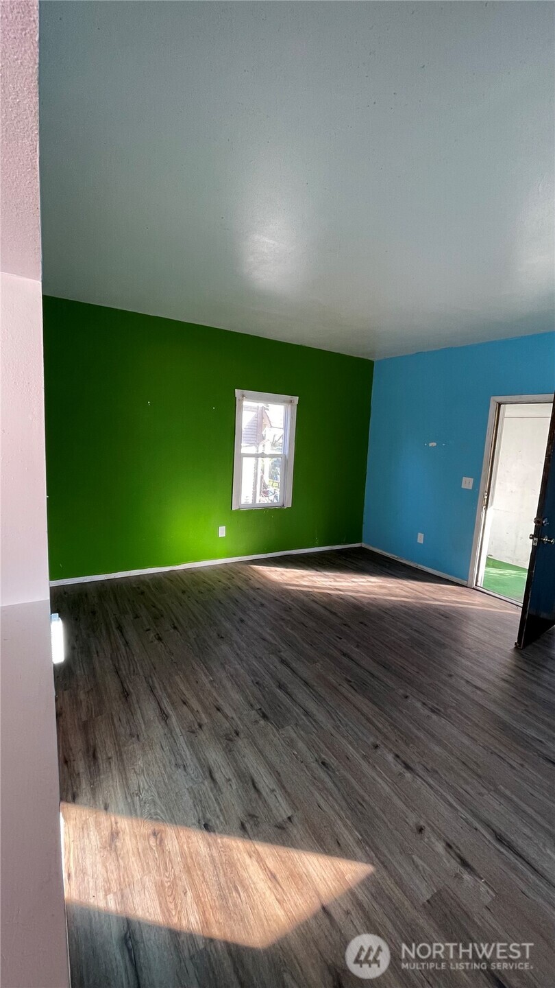 506 W Huntley Street Property Photo 27