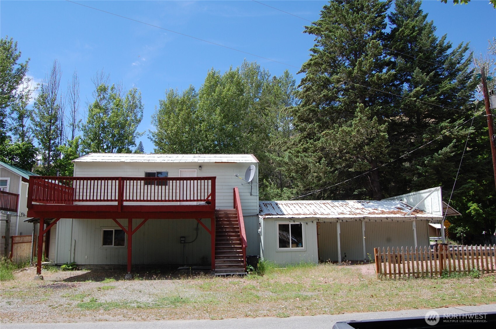 117 E Lake Street Property Photo 1