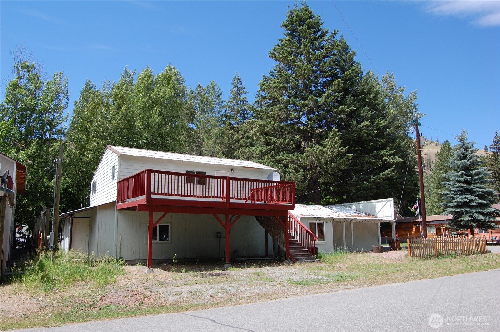 117 E Lake Street Property Photo 2