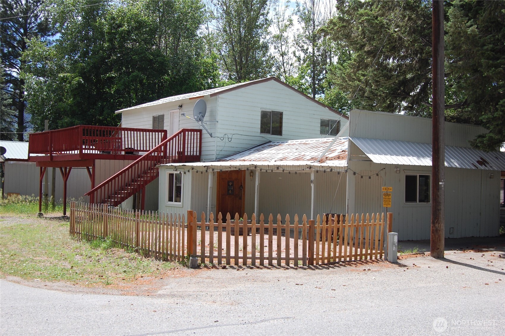 117 E Lake Street Property Photo 3